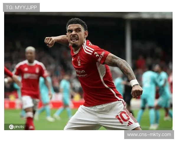 吉布斯-怀特破门，诺丁汉森林锋线新星崭露头角