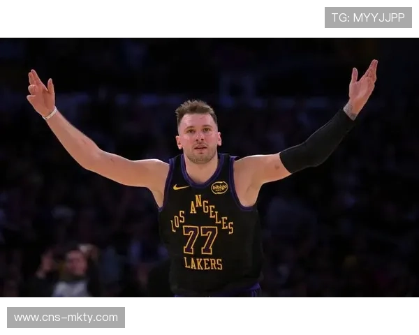 多诺万与雷迪克战术博弈，武切维奇协防限制东契奇成焦点