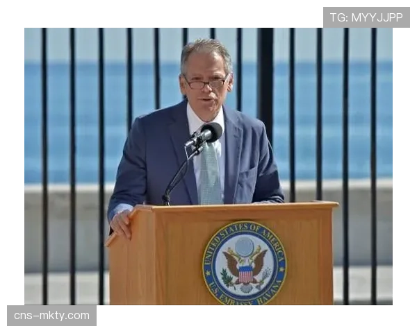 那不勒斯主席德劳伦蒂斯专访，回应关于奥斯梅恩的离队传闻